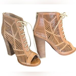 Chelsea Moreland ladies brown leather open toe lace up high heels size 7M